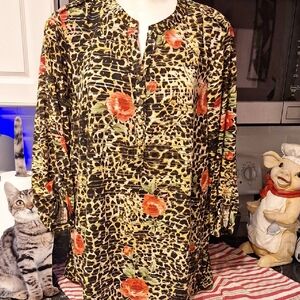 a Womens C.D. Daniels Floral 3/4 Sleeve Stretch Top 2X